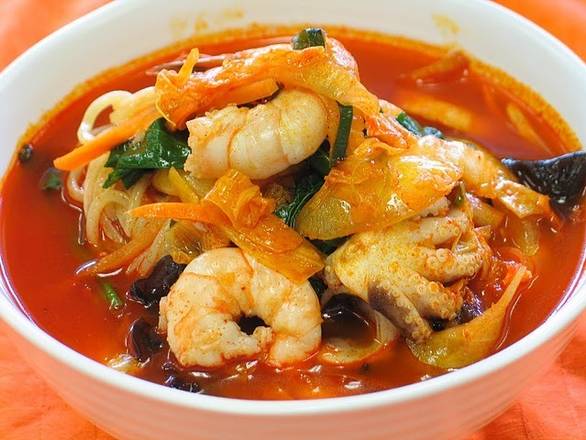 Spicy Seafood Noodle Soup 海鲜辣汤面
